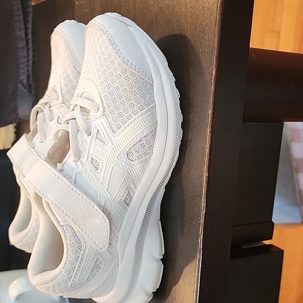 White Asics sz K12